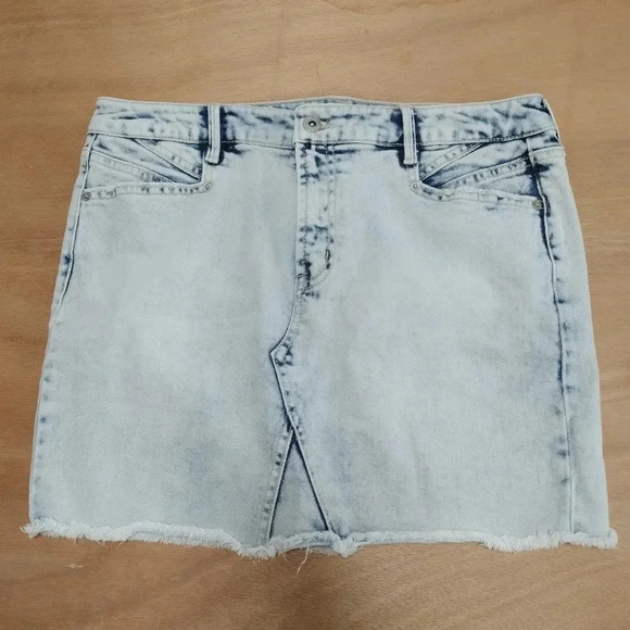 Jessica Simpson Size 30/10 Light Denim Infinite Mini Skirt - Picture 8 of 8